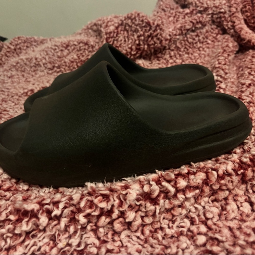 Yeezy Black Minimalist Sandals - Picture 1 of 3